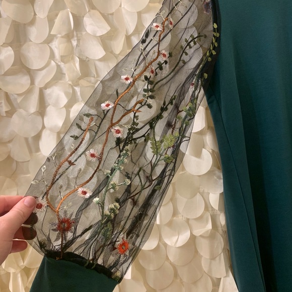 NWOT Green Embroidered Shift Dress - Picture 2 of 4